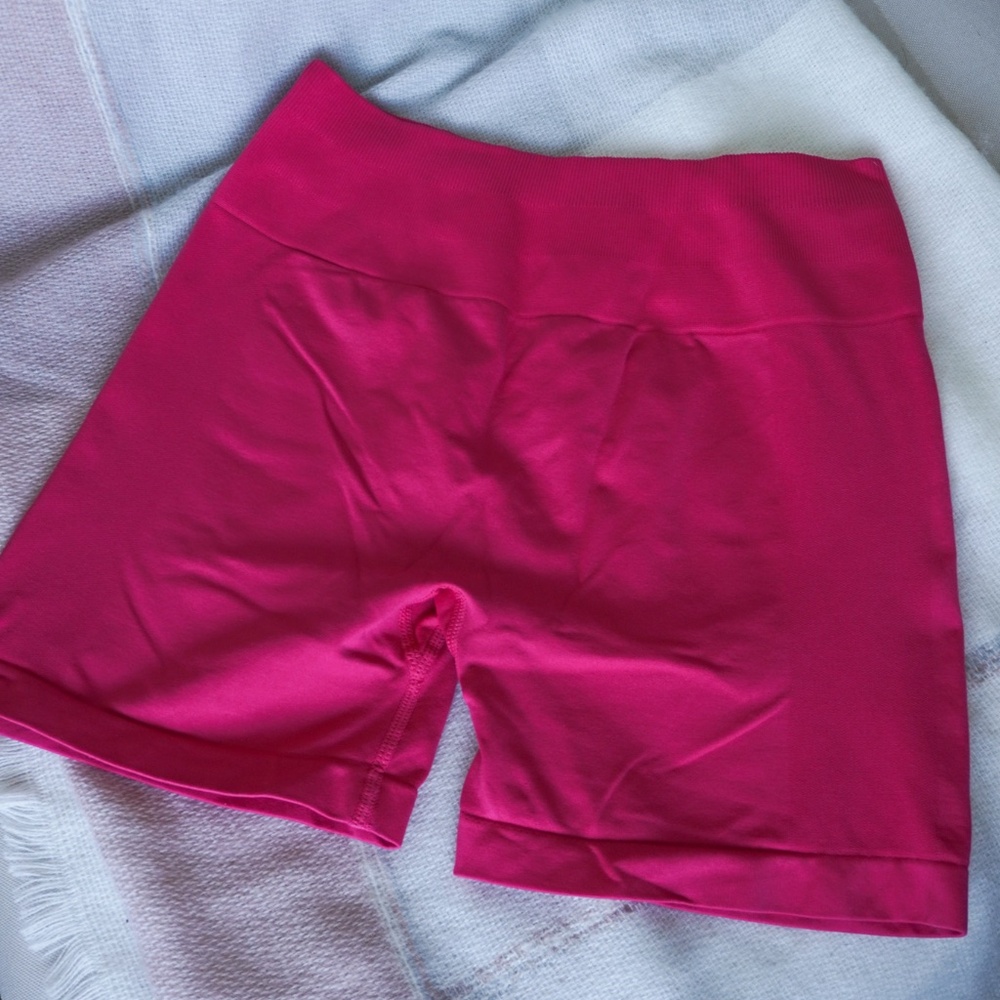 Alterwegal- Seamless Scrunch Shorts